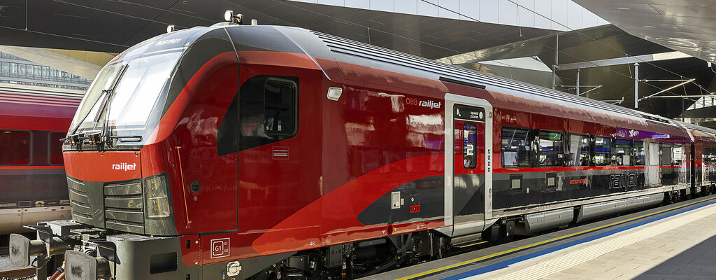 OeBB_Railjet_a_Vienna_Hauptbahnhof_c_OeBB_PersonenverkehrAG_Harald_Eisenberger.jpg (2.71