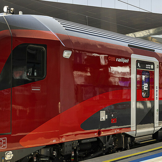 OeBB_Railjet_a_Vienna_Hauptbahnhof_c_OeBB_PersonenverkehrAG_Harald_Eisenberger.jpg (2.71