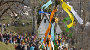 Farbenprächtiges Ritual