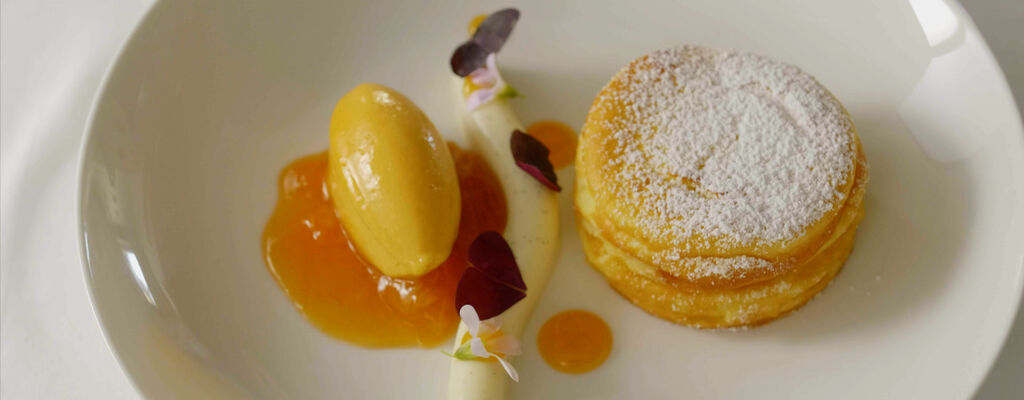 Topfenstrudelsoufflé, serviert im Landgasthaus Essl in der Wachau