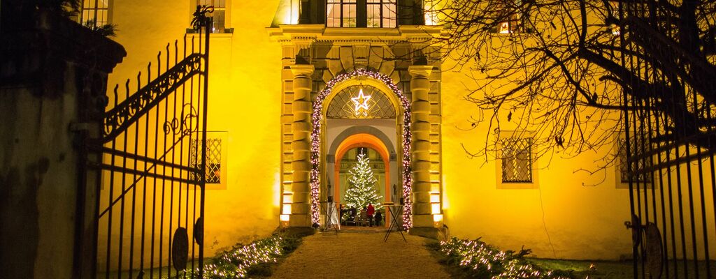 Weihnachtlich geschmückt: Palast Hohenems