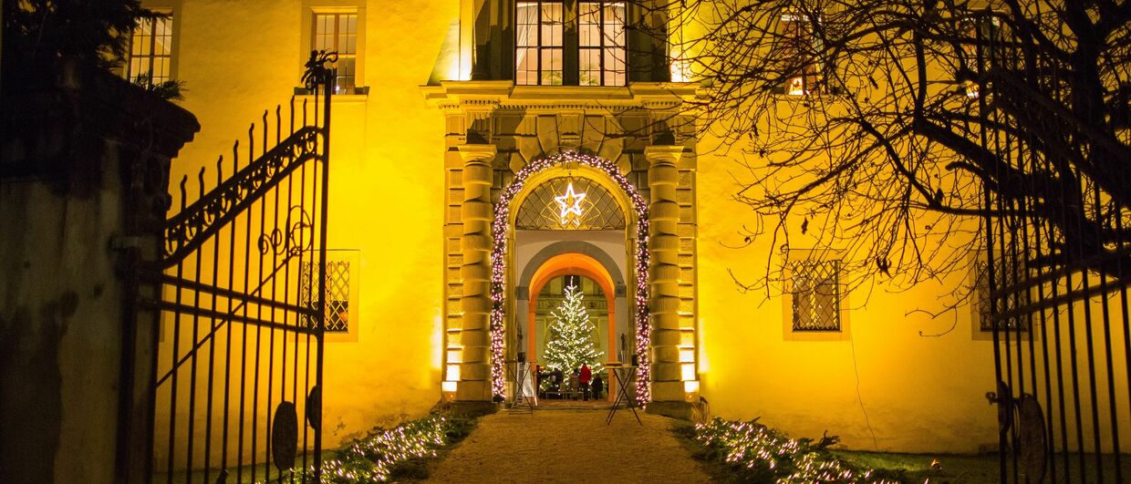 Weihnachtlich geschmückt: Palast Hohenems