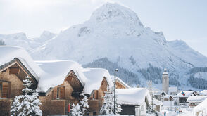 Verschneites Dorf Lech Zuers am Arlberg