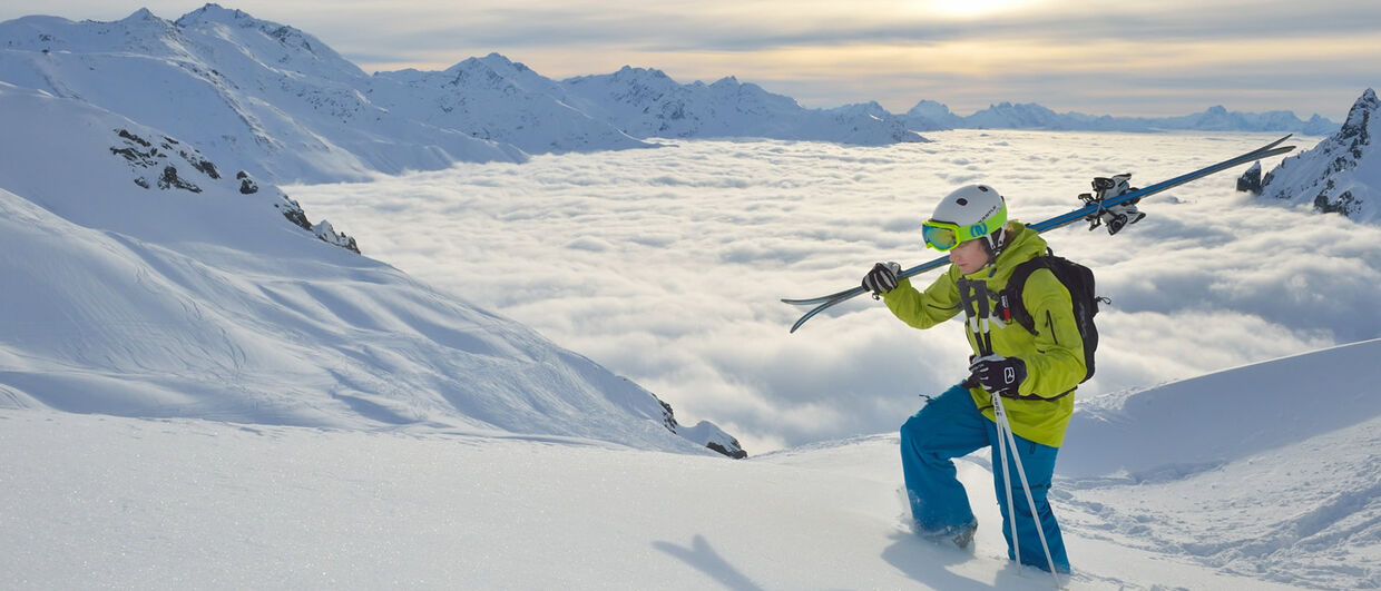skieur-offpiste-zuers-lech-zuers-tourismus-sepp-mallaun