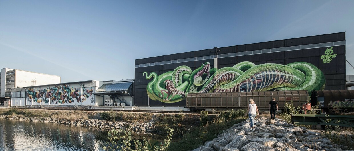 Freiluftgalerie Mural Harbor mit Graffitikunst von Nychos