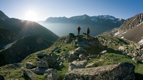 Wanderer am Venter Höhenweg, Ötztaler Alpen, Tirol, Österreich.