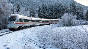 ICE in Winterlandschaft