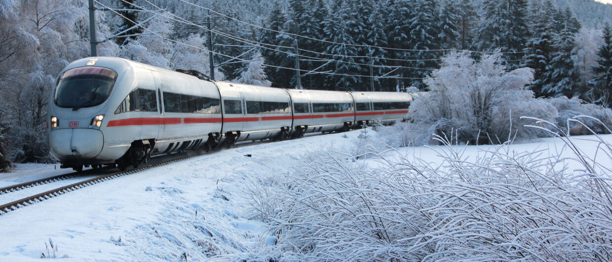 ICE in Winterlandschaft