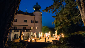 Vollmond Nacht Schloss und Fackeln_c_Schloss_Artstetten