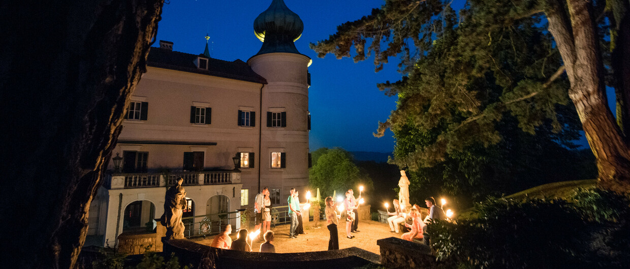 Vollmond Nacht Schloss und Fackeln_c_Schloss_Artstetten