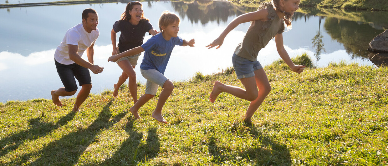 Familie am Wolfsee in Serfaus-Fiss-Ladis