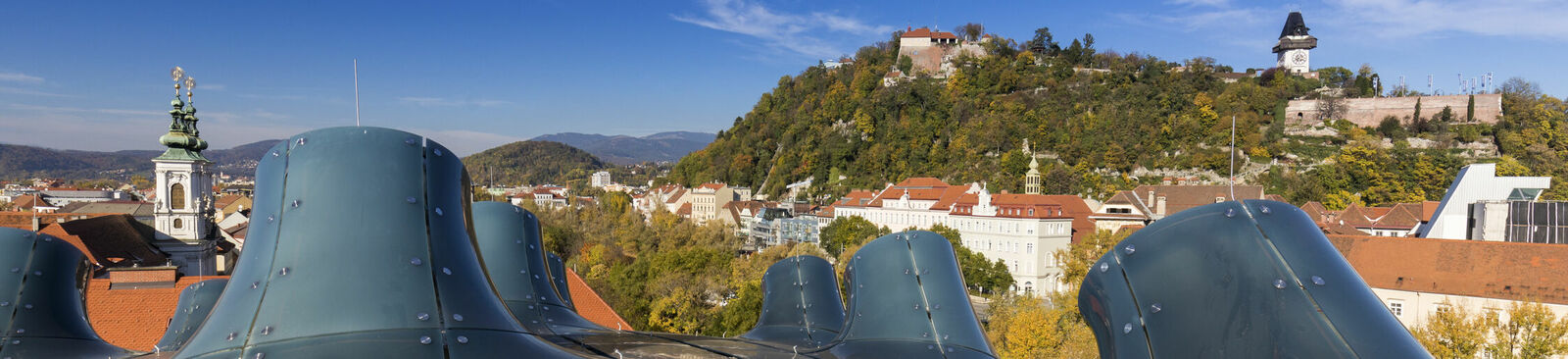 Graz mit Kunsthaus und Schlossberg