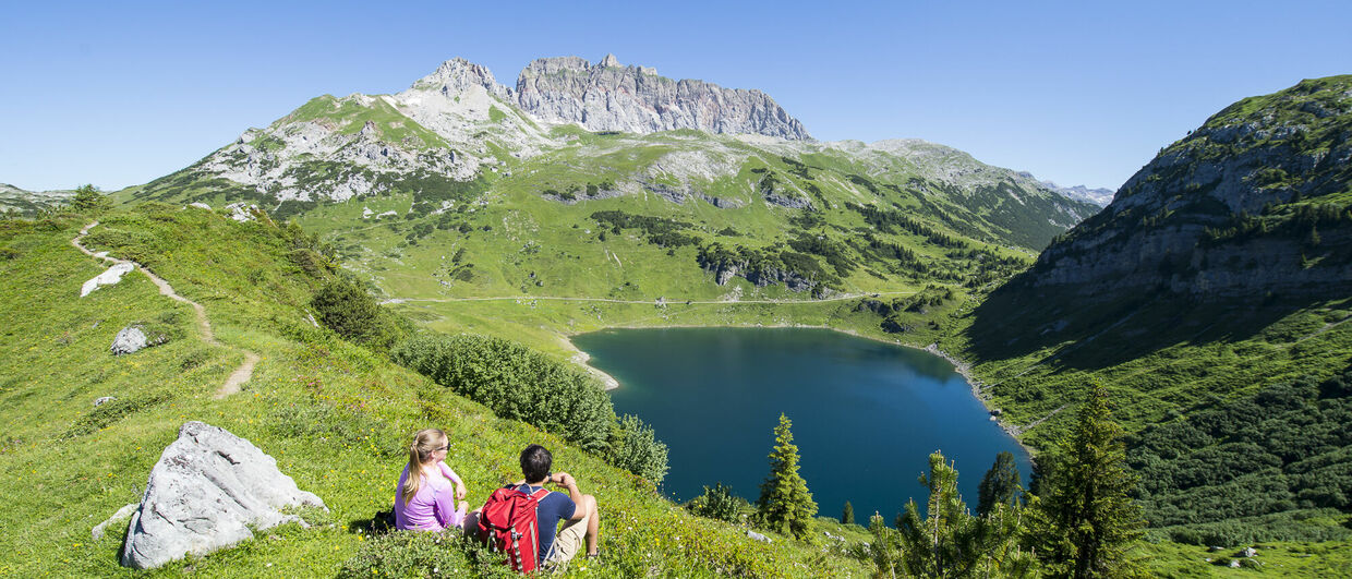 Zu den besonders schönen Bergseen Vorarlbergs zählt der Formarinsee im Arlberggebiet.