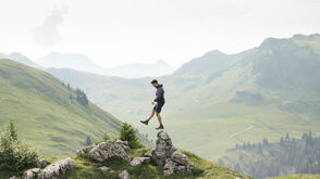Pěší turistika s výhledem na Kitzbüheler Horn