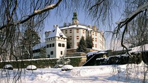 Замок Амбрас зимой