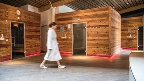 V saunovém světě termálních lázní Grimming Therme