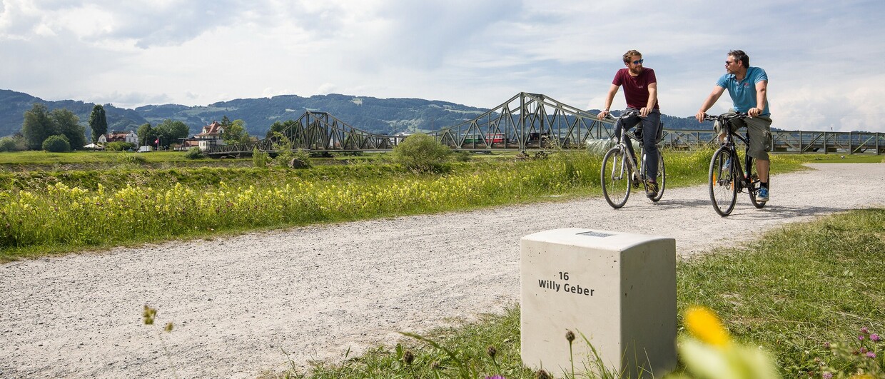 Radfahren am Hör-Radweg „Über die Grenze“ in Vorarlberg