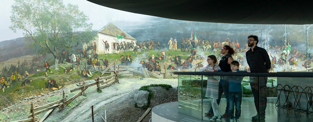 Tirol Panorama mit Kaiserjägermuseum: Blick ins Riesenrundgemälde