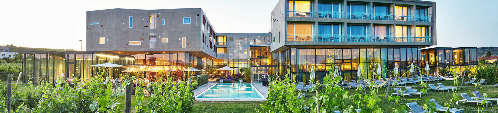 Im Kamptal in Niederösterreich, umgeben von Weingärten, sticht das Designhotel Loisium hervor.