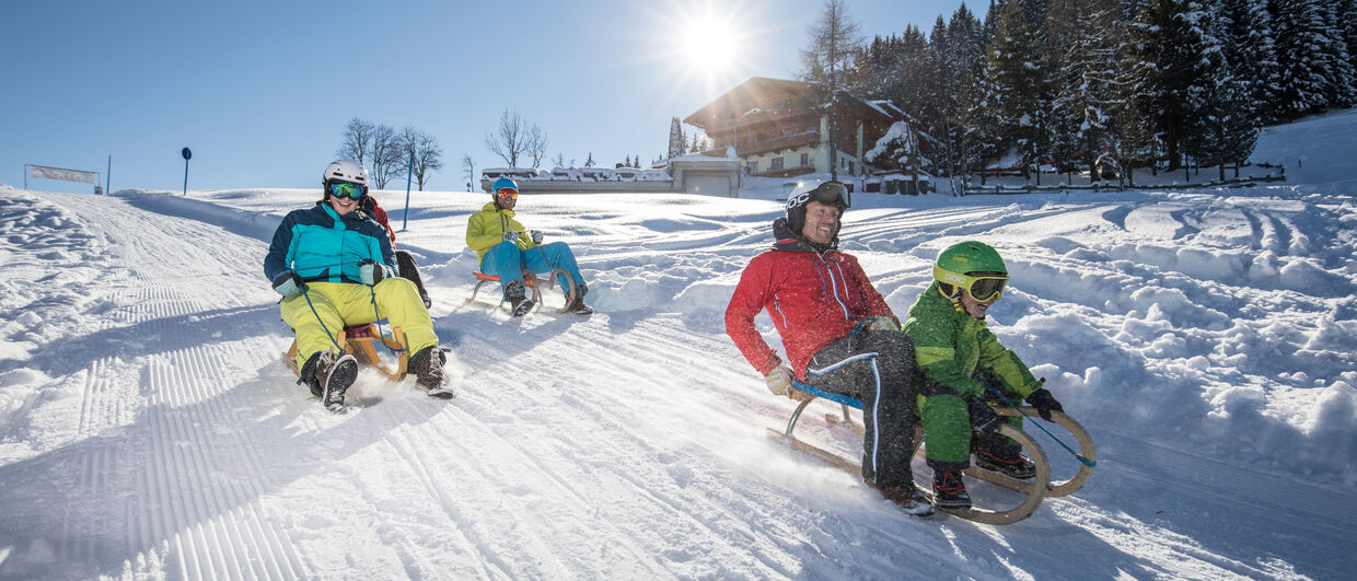 Familie Schlitteln Ski Juwel Alpbachtal Wildschönau