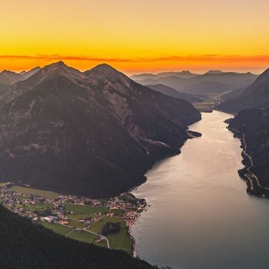 Západ slunce nad jezerem Achensee