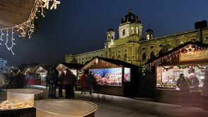 Weihnachtsdorf am Maria-Theresien-Platz