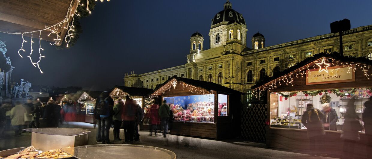 Weihnachtsdorf am Maria-Theresien-Platz