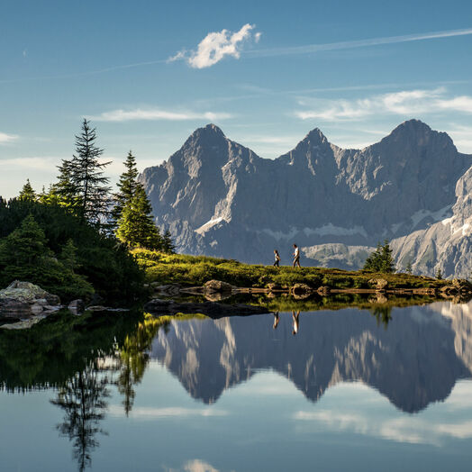 Reiteralm, jezero Spiegelsee s pohledem na Dachstein