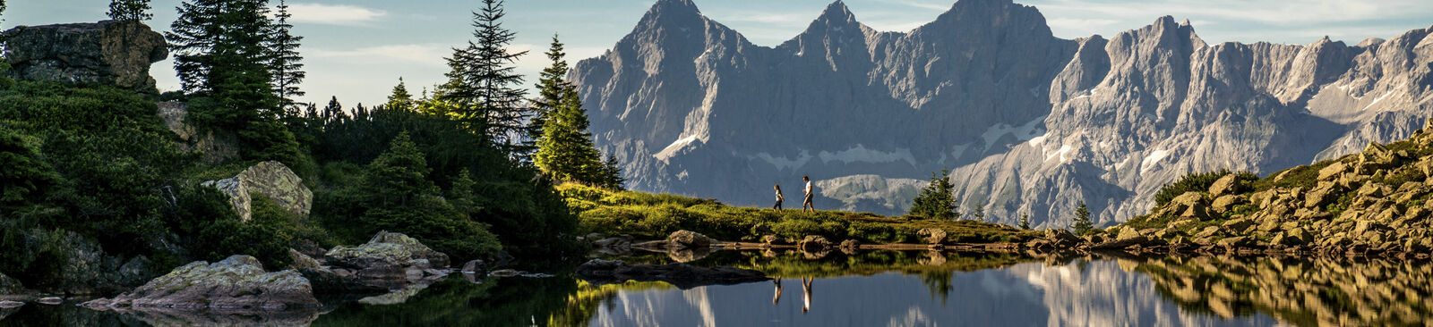 Reiteralm, jezero Spiegelsee s pohledem na Dachstein