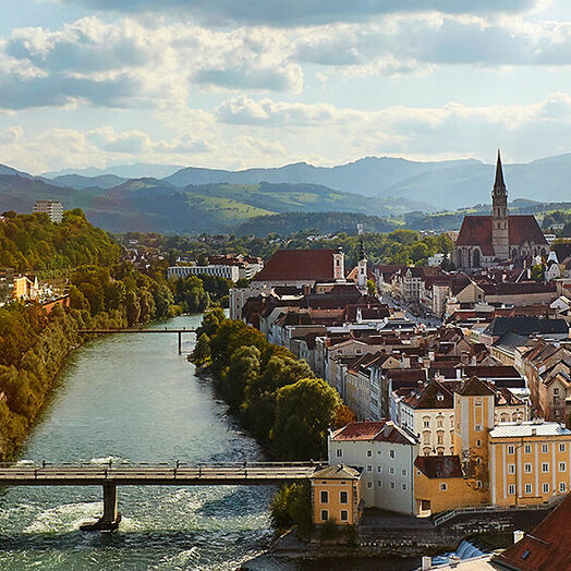 Letní slunce nad městem Steyr