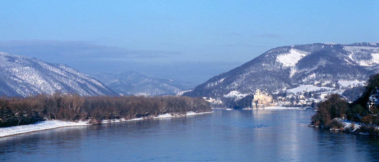 Blick auf Schloss Schönbühel an der Donau