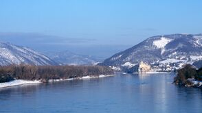 Blick auf Schloss Schönbühel an der Donau