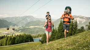 rodinná turistika na Harschbichl, pohled od Harschbichl směrem na Wilder Kaiser