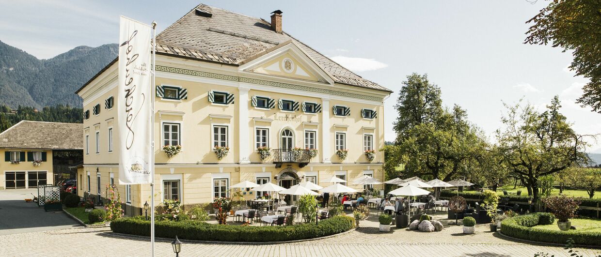 Auf Schloss Lerchenhof im Gailtal erzeugt Familie Steinwender Speck-Spezialitäten. 