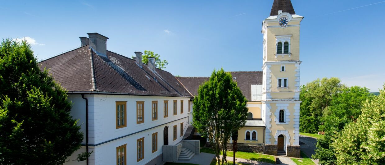 Pfarrhof und Kirche Tieschen in der Steiermark