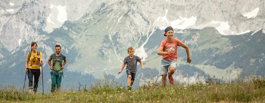 rodinná túra v St. Johann in Tirol