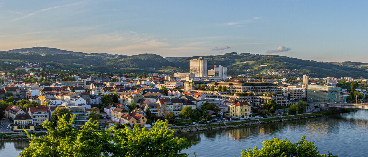 Panoramatický pohled na město Linec