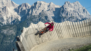 Mountainbike Abfahrt über den Flying Gangster (Bikepark Leogang)